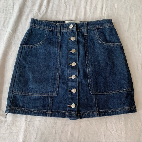 Ardene Dresses & Skirts - Vintage-Style Button Front High Waisted Denim Mini Skirt with Pockets Size 5